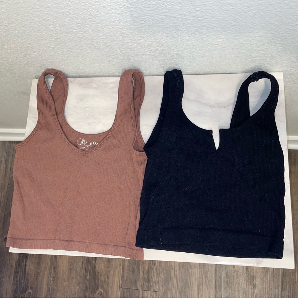 ✨2 for 10 RIBBED TANK CROP TOPS✨